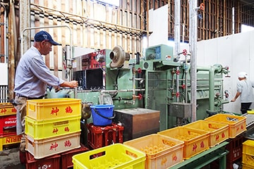 安田商店の洗びん機