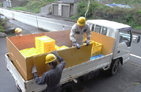 収集車両:平ボディ車 画像