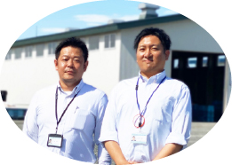 総括係長 長濱 健一さん（左）／主任 上平 涼さん（右）